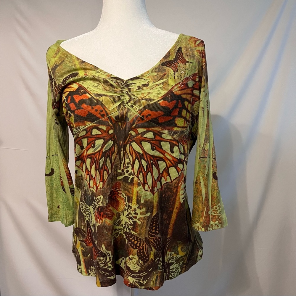Live & Let Live Butterfly print top 💚